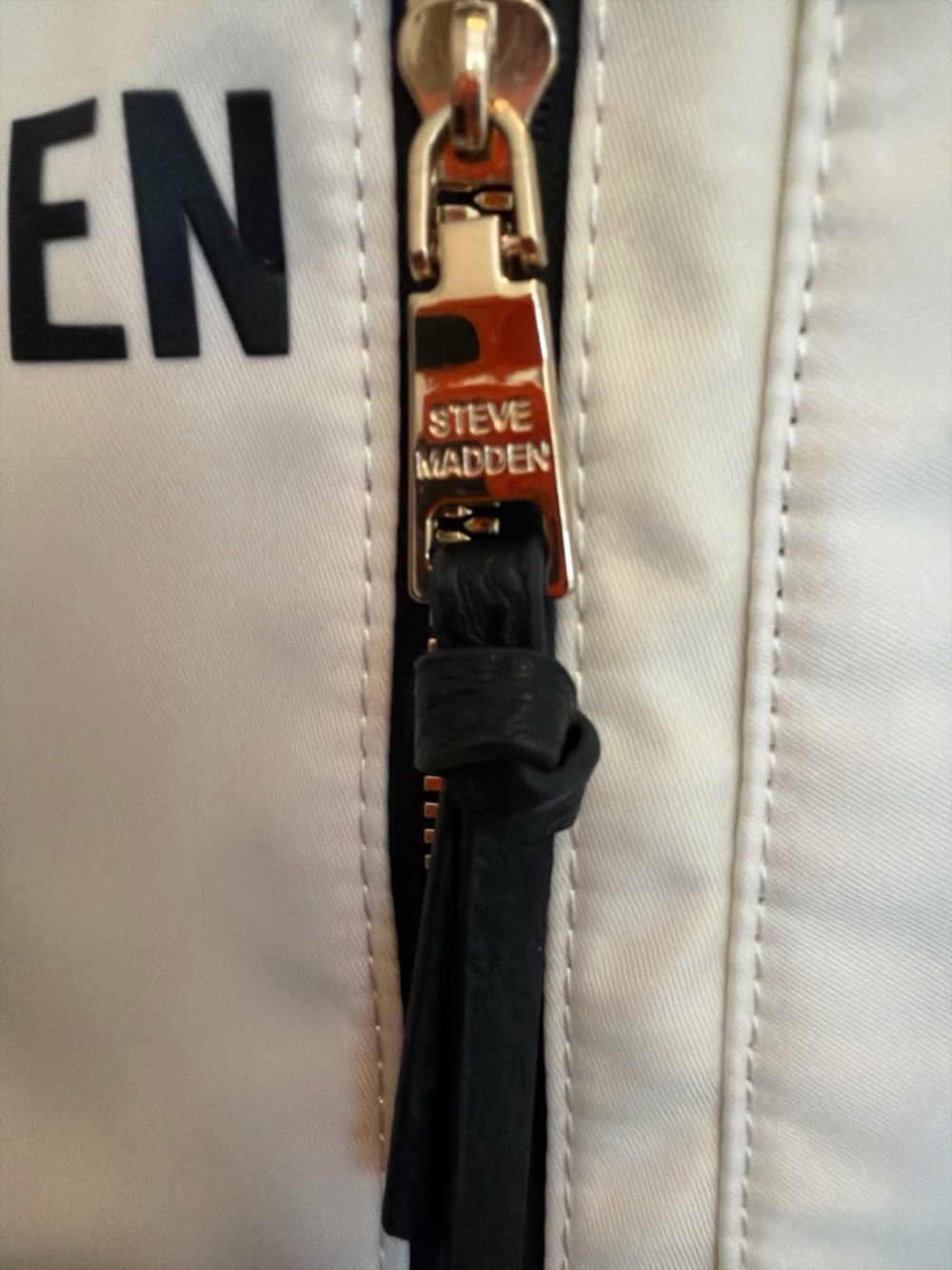 Steve Madden Travel Backpack Convertible Tote Cream Black NWT w/ Pouch - Picture 9 of 12